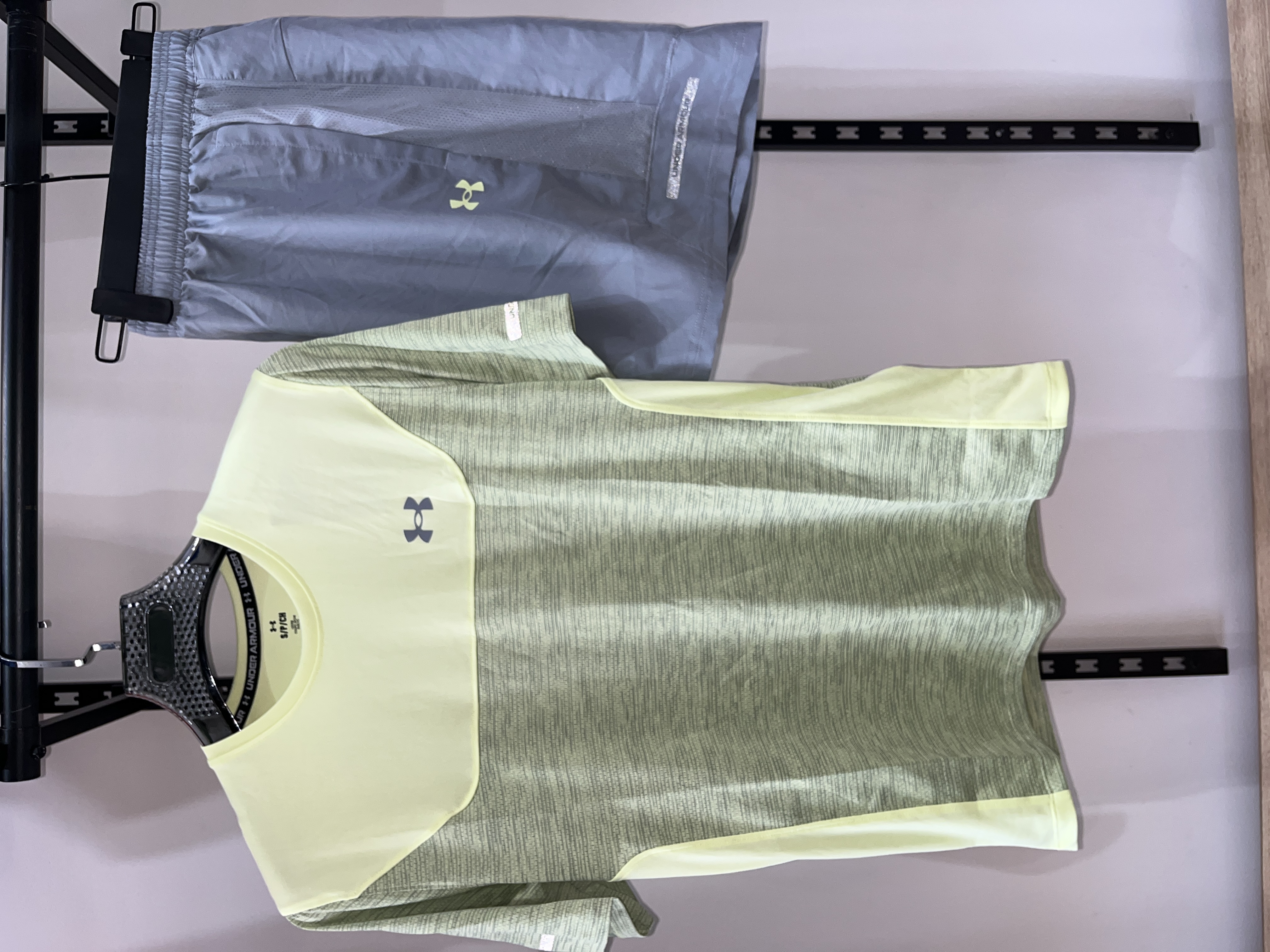 Ensemble ua jaune